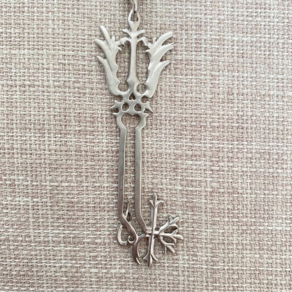 KINGDOM HEARTS II KEY BLADE Necklace Pendant Oathkeeper